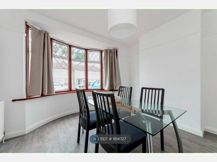 3 Bedroom End Of Terrace House To Rent In Brocks Drive, Cheam, Sutton, SM3