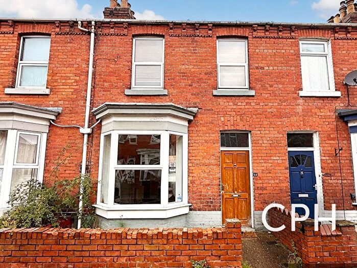 2 Bedroom Terraced House For Sale In Milton Avenue, Scarborough, YO12