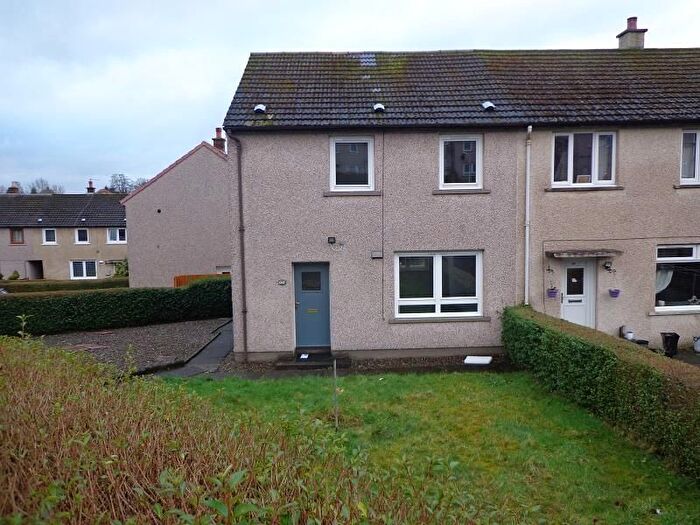 3 Bedroom Property To Rent In Wedderburn Crescent, Dunfermline, KY11