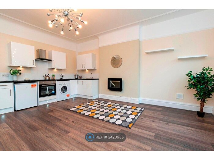 3 Bedroom Flat To Rent In Claughton, Merseyside, CH41