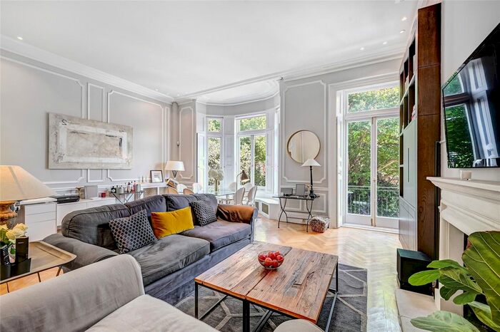 3 Bedroom Flat To Rent In Lennox Gardens, Knightsbridge, London, SW1X