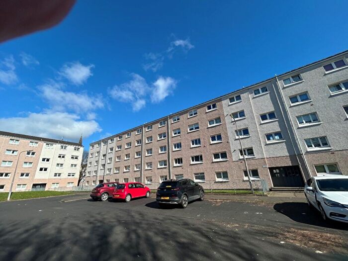3 Bedroom Flat To Rent In Queen Mary Street, Bridgeton, Glasgow, G40