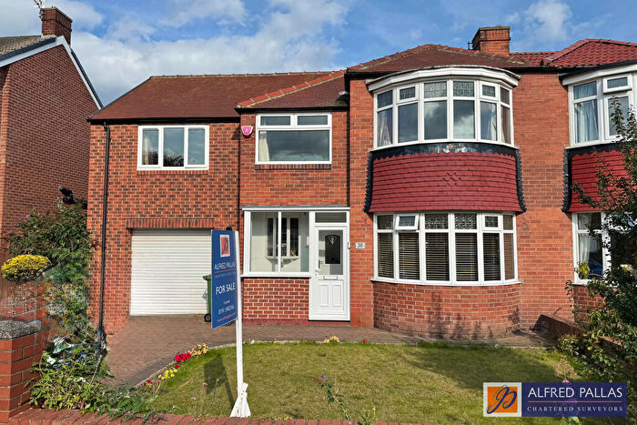 4 Bedroom Semi-Detached House For Sale In Lingdale Avenue, South Bents, SR6