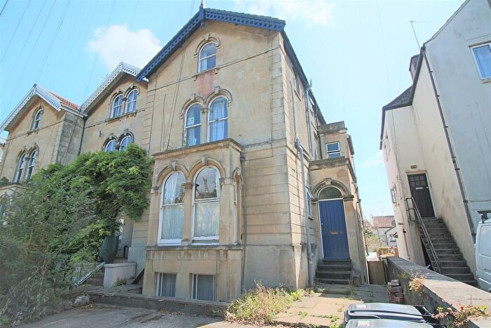 2 Bedroom Flat To Rent In Top Floor Flat, Cotham Road, BS6