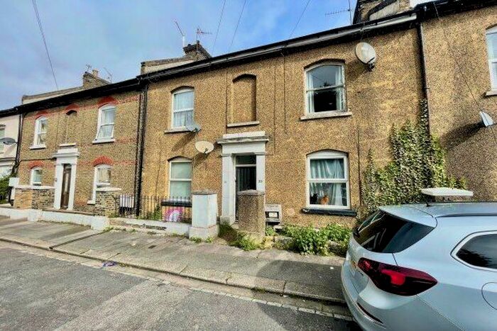 1 Bedroom Flat To Rent In Jenner Road, Rochester, ME1