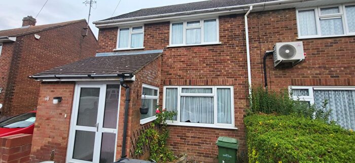 3 Bedroom Semi-Detached House To Rent In Rosslyn Crescent, Luton, LU3