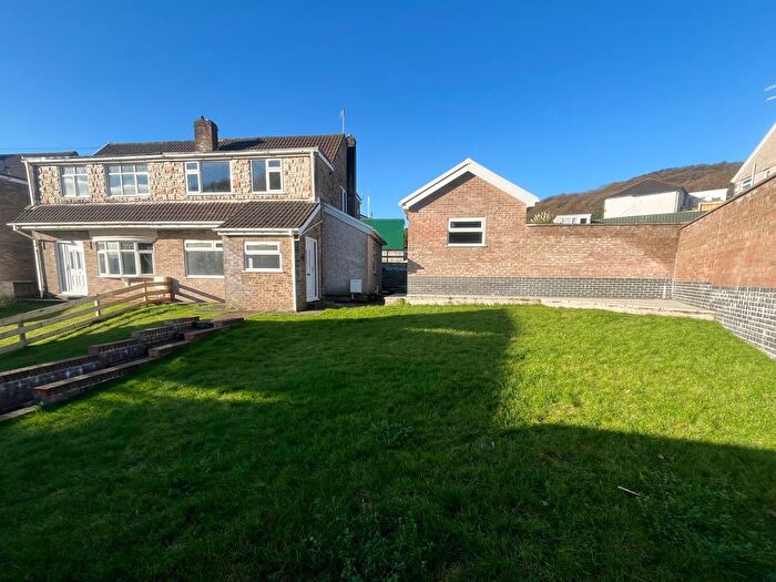 3 Bedroom Semi-Detached House For Sale In Goshen Park, Neath, SA10