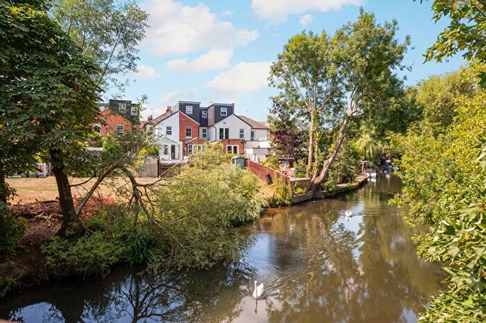 2 Bedroom Terraced House For Sale In Radnor Road, Weybridge, KT13