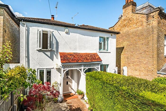 2 Bedroom Detached House To Rent In Taylors Lane, London, EN5