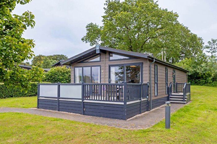 2 Bedroom Lodge For Sale In Axminster, Axminster, EX13