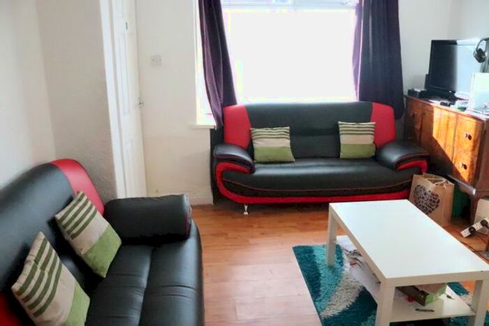 3 Bedroom Town House To Rent In Park View Avenue, Burley, Leeds LS4