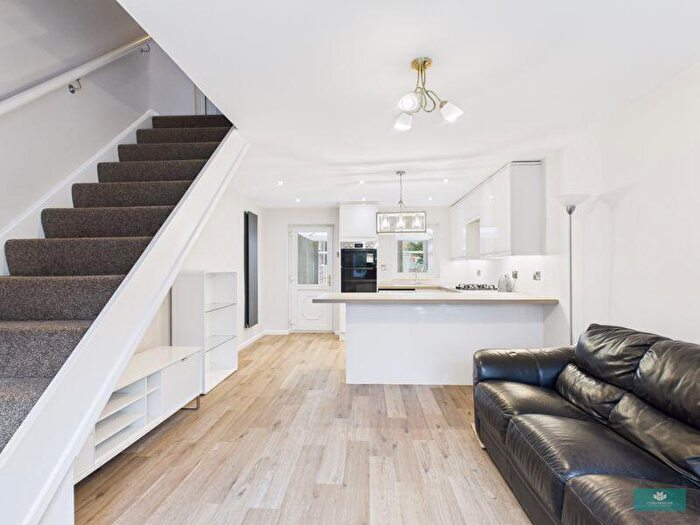 2 Bedroom Semi-Detached House For Sale In Vine Close, Shaw, OL2