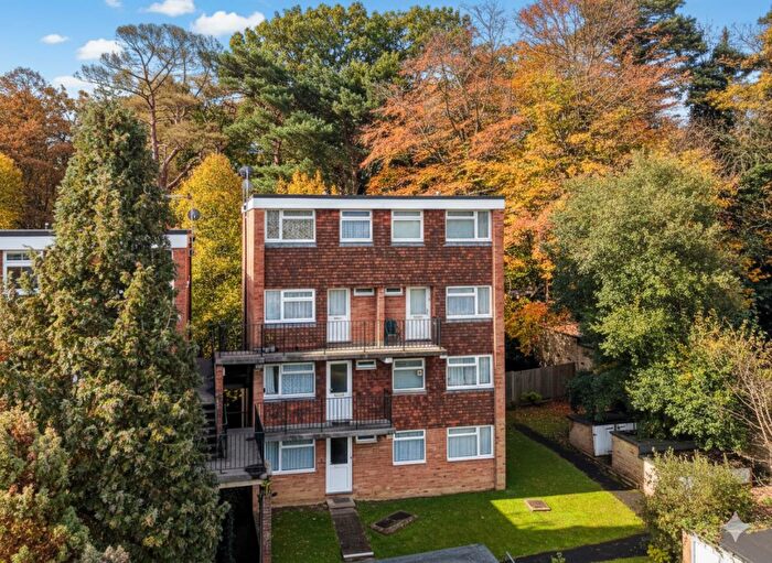 2 Bedroom Flat For Sale In Newton Court, Haywards Heath, RH16