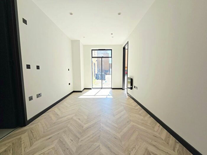 1 Bedroom Flat To Rent In Windsor Road, Slough, SL1