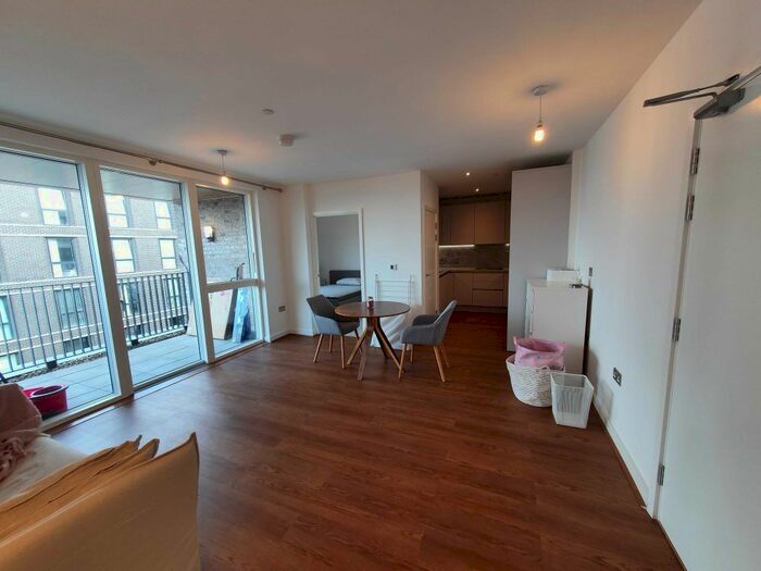 3 Bedroom Flat To Rent In Madison Way, London, E20