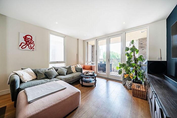 2 Bedroom Flat For Sale In Stead Street, Elephant And Castle, London, SE17