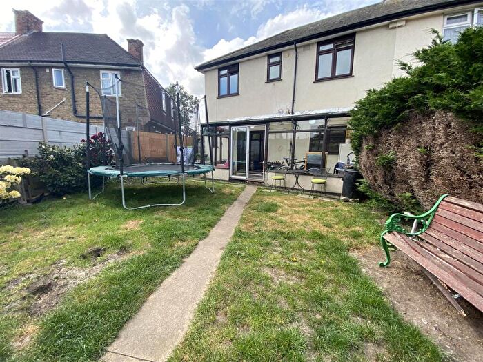 4 Bedroom Semi-Detached House For Sale In Wood Lane, Dagenham, RM8