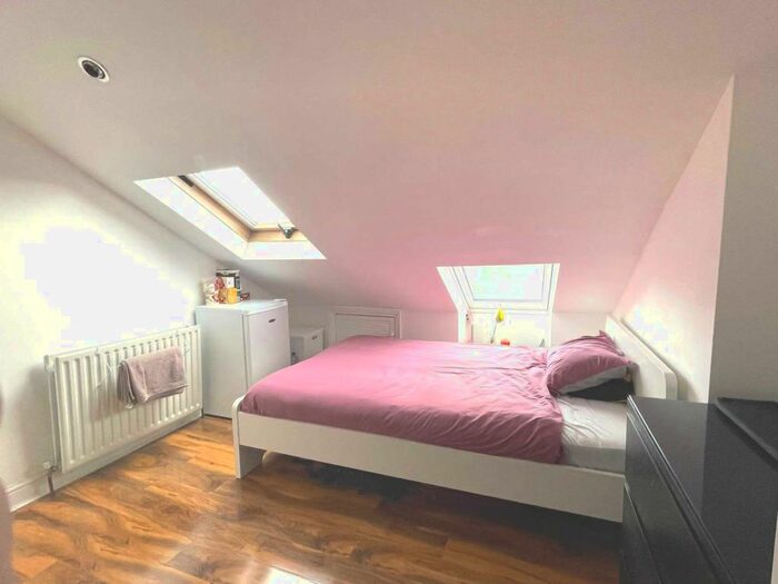 6 Bedroom Flat To Rent In Netherwood Road, Hammersmith, W14