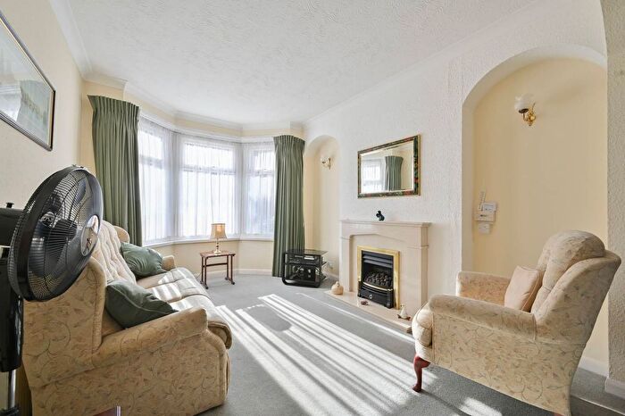 3 Bedroom End Terrace House For Sale In Euston Avenue, Watford, WD18