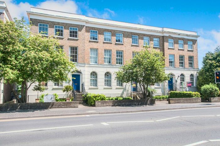 2 Bedroom Flat To Rent In Cookham Road, Maidenhead, SL6