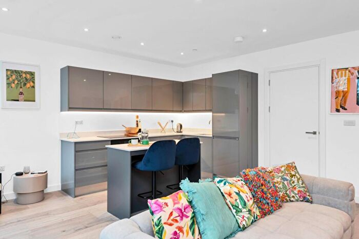 3 Bedroom Flat For Sale In Silbury Boulevard, Technology House, MK9