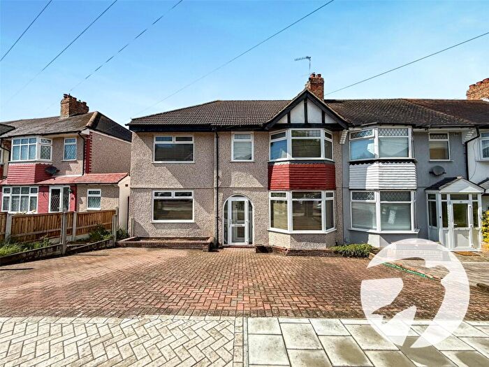 4 Bedroom End Of Terrace House For Sale In Clayhill Crescent, London, SE9