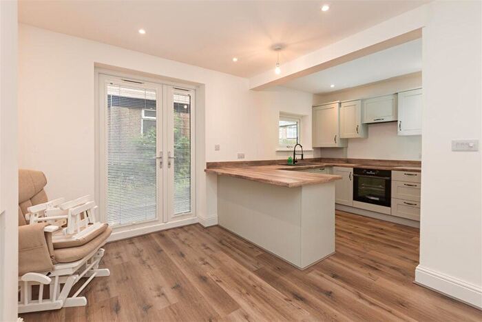 3 Bedroom Semi-Detached House For Sale In Wharfedale Road, Lancaster, LA1