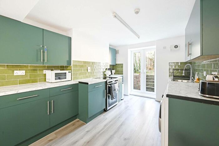 6 Bedroom Terraced House To Rent In Brokesley Street, Mile End, London, E3