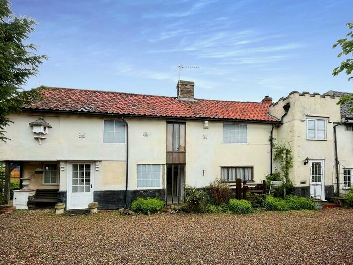 2 Bedroom Character Property For Sale In Nethergate Street, Hopton, Diss, IP22