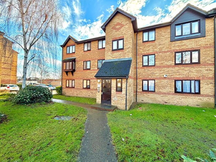2 Bedroom Flat For Sale In Greenslade Road, Barking, IG11
