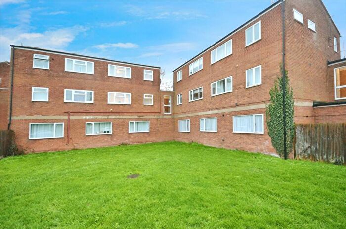 2 Bedroom Maisonette For Sale In Lavric Road, Aylesbury, Buckinghamshire, HP21