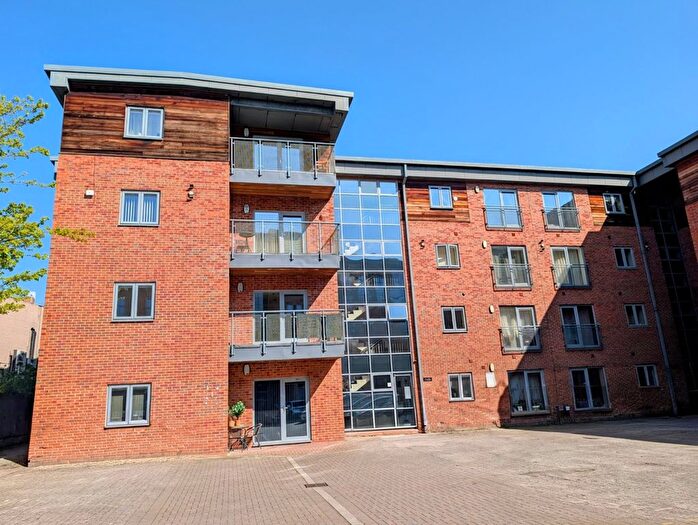 2 Bedroom Flat To Rent In Ings Road, Wakefield, West Yorkshire, WF1