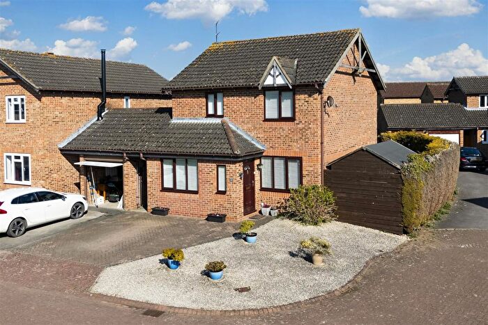 3 Bedroom Link Detached House For Sale In Dalmais Close, Pocklington, York, YO42
