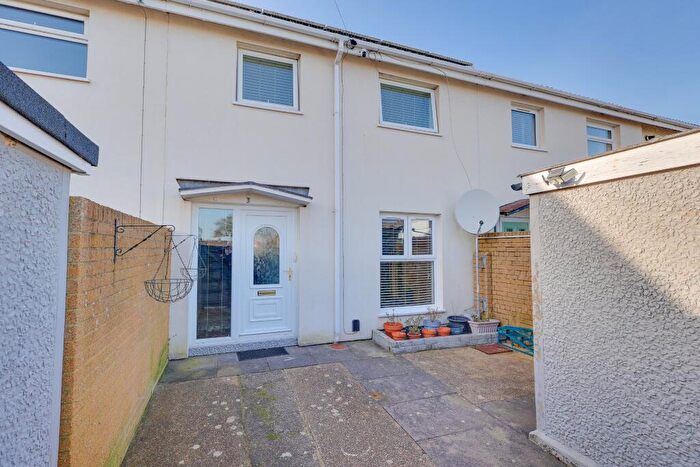 2 Bedroom Terraced House For Sale In Bacon Close, Weston, SO19