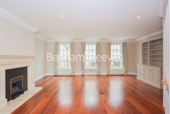 2 Bedroom Town House To Rent In Farrier Walk, London, SW10