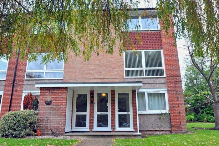 2 Bedroom Maisonette To Rent In Fernley Court, Maidenhead SL6