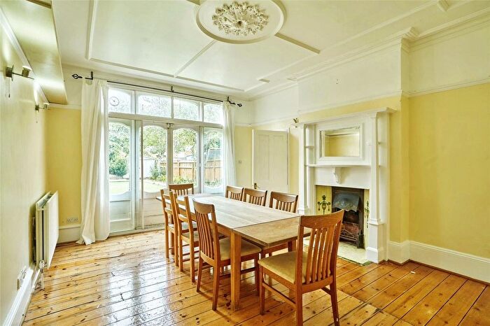 5 Bedroom Semi-Detached House To Rent In Wavertree Road, London, SW2
