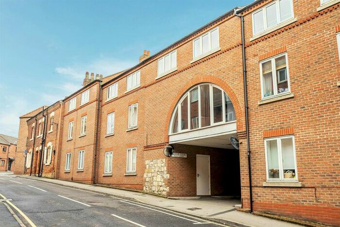 2 Bedroom Flat To Rent In Queens Court, Bishophill, York YO1