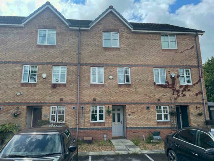 4 Bedroom Town House To Rent In Marlcroft Drive, Aigburth, L17