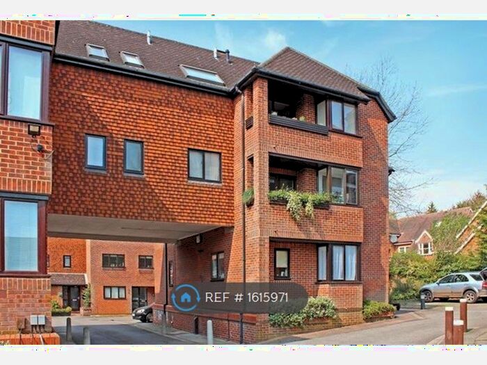 3 Bedroom Flat To Rent In Off Hillside Rd, St Albans, AL1