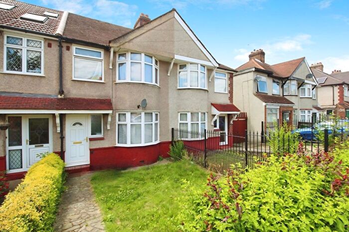 3 Bedroom Semi-Detached House To Rent In Cumberland Avenue, Welling, DA16