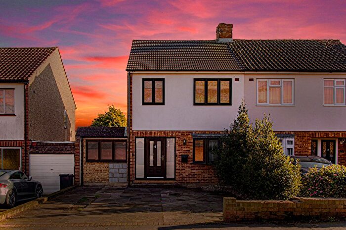 4 Bedroom Semi-Detached House For Sale In The Chase, Rayleigh, SS6