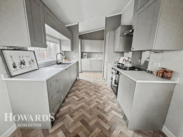 2 Bedroom Park Home For Sale In Belton Country Park, Belton, NR31