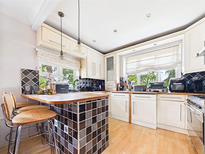 3 Bedroom Maisonette To Rent In Winslow Way, Hanworth, TW13