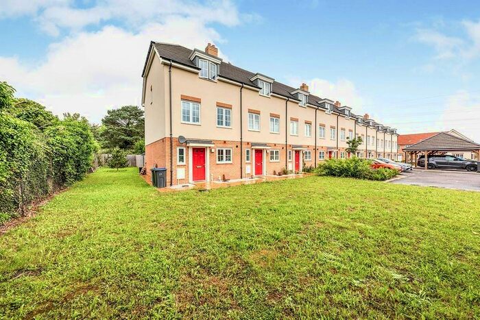 3 Bedroom End Of Terrace House To Rent In Realmwood Close, Canterbury, Kent, CT1