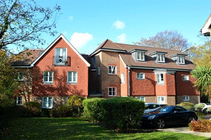 2 Bedroom Flat To Rent In Wey Road, Weybridge, KT13