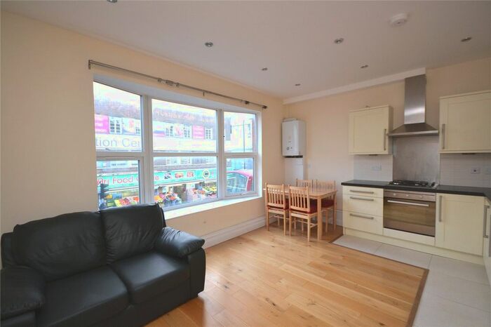 2 Bedroom Flat To Rent In Ballards Lane, North Finchley, London, N12