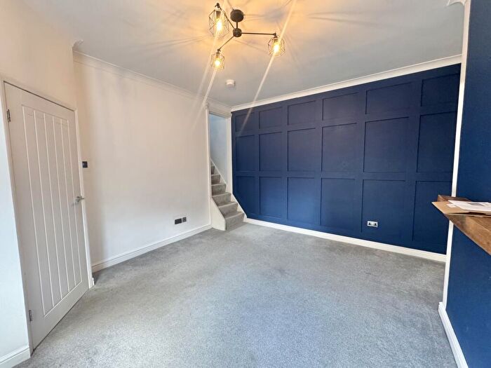 2 Bedroom End Of Terrace House To Rent In South Street, Morley, Leeds, LS27