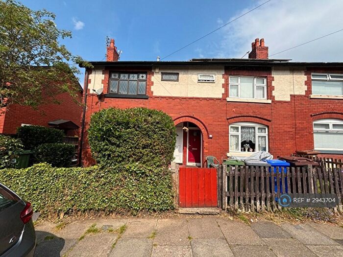 2 Bedroom Semi-Detached House To Rent In Underwood St, Dukinfield, SK16
