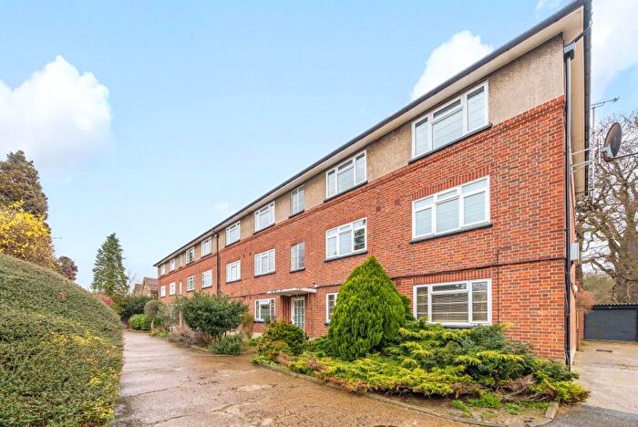 2 Bedroom Flat For Sale In Wilmer Crescent, Kingston Upon Thames, KT2